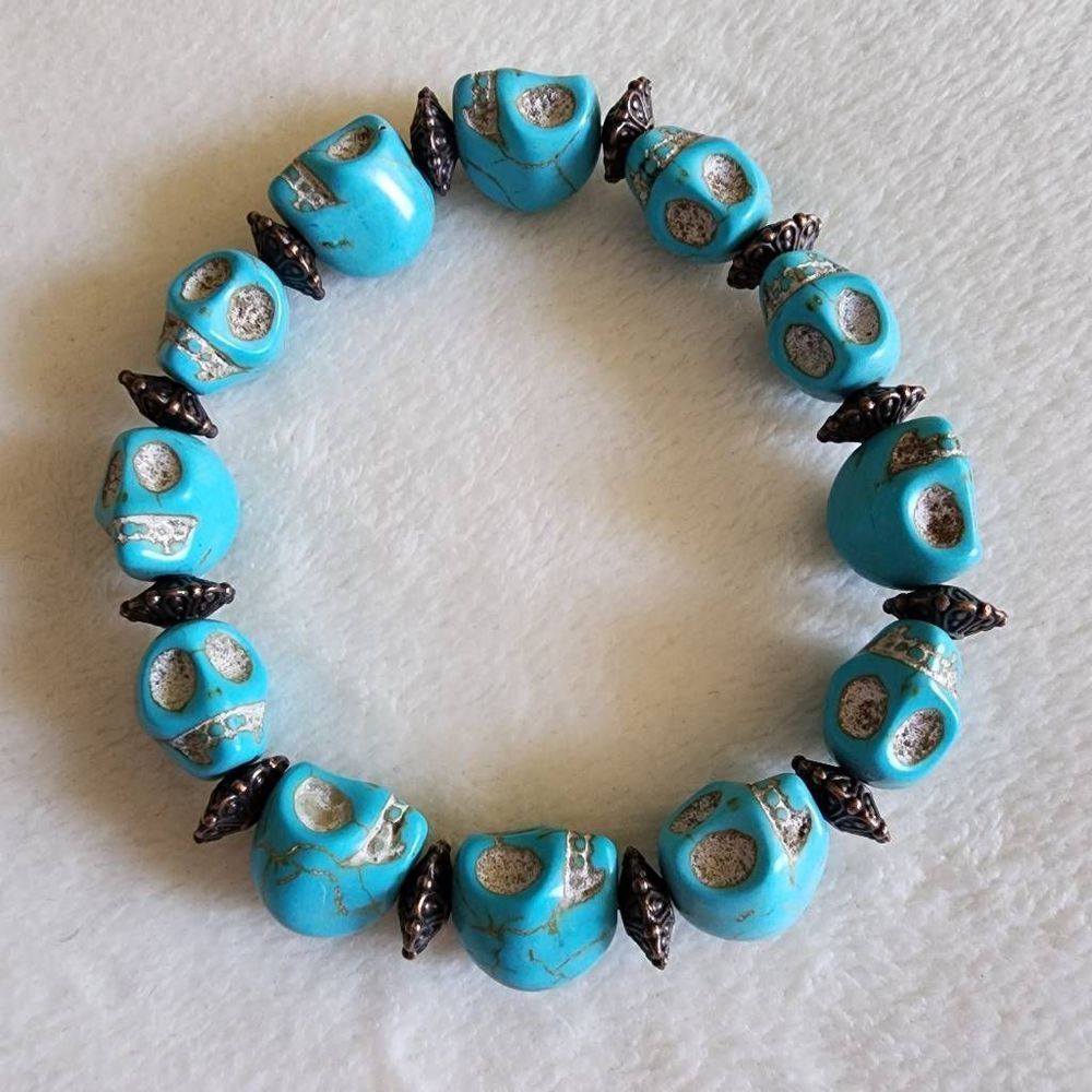 Turquoise Skull Bracelet Size 7 in.